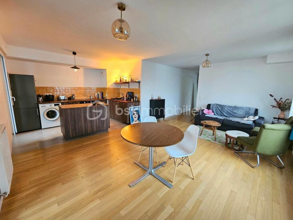 Appartement F3 DPE C 2023 vue canal de l’Ourcq terrasse 11m² parking – 3 pièces – 2 chambres – 66 m²