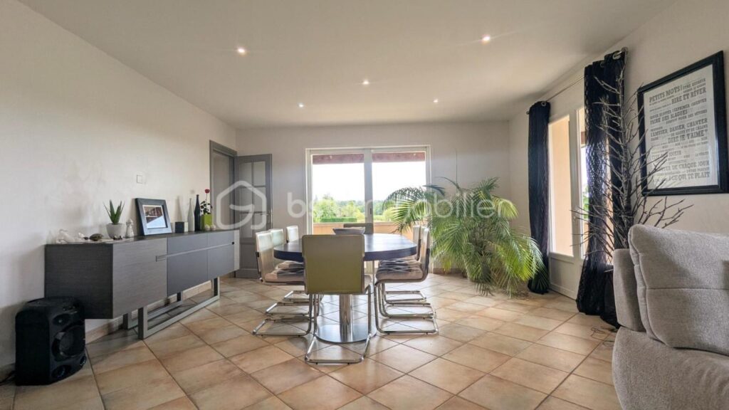 Élégante maison familiale avec piscine 220 m2 – vue imprenable – 8 pièces – 5 chambres – 220 m²