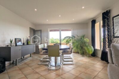 Élégante maison familiale avec piscine 220 m2 – vue imprenable – 8 pièces – 5 chambres – 220 m²