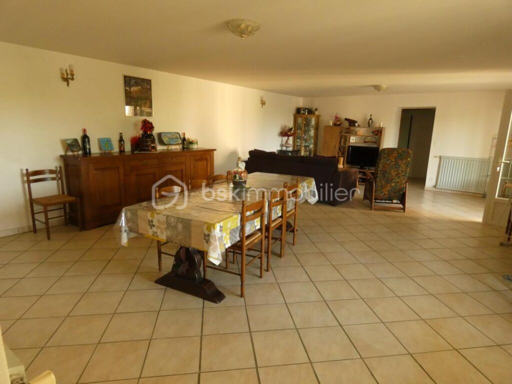 Maison gasconne 201 m2, 6 pièces avec dépendance sur un terrain d&rsquo;environ 5ha – 6 pièces – 5 chambres – 201 m²