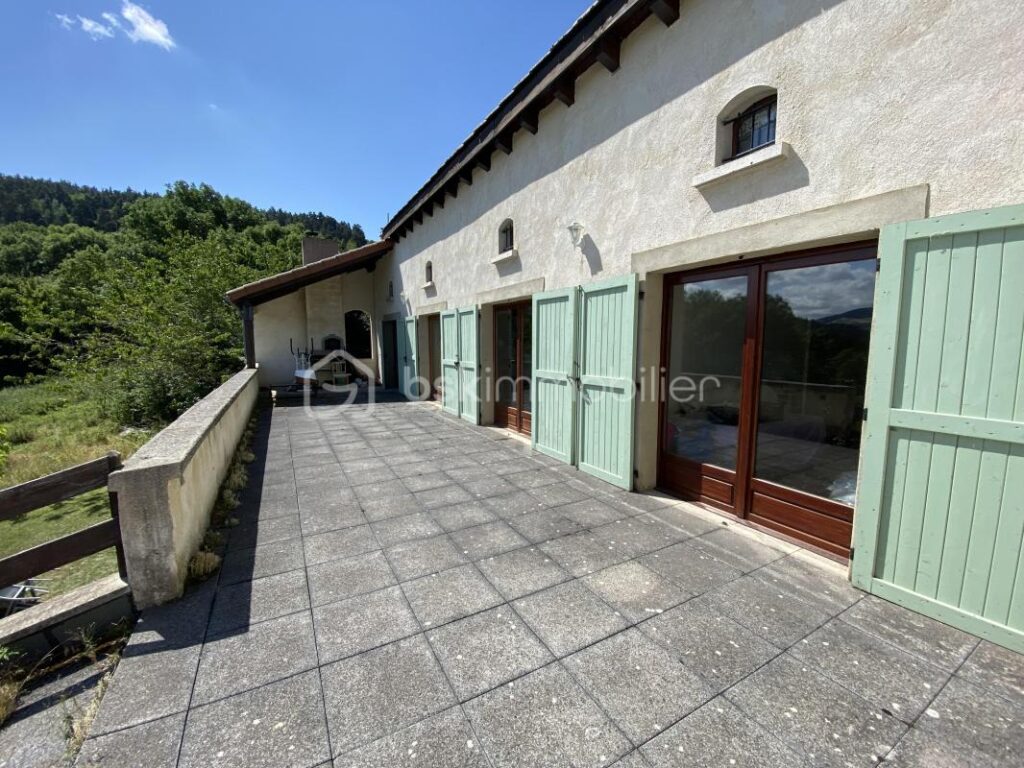 Maison – 5 pièces – 3 chambres – 194 m²