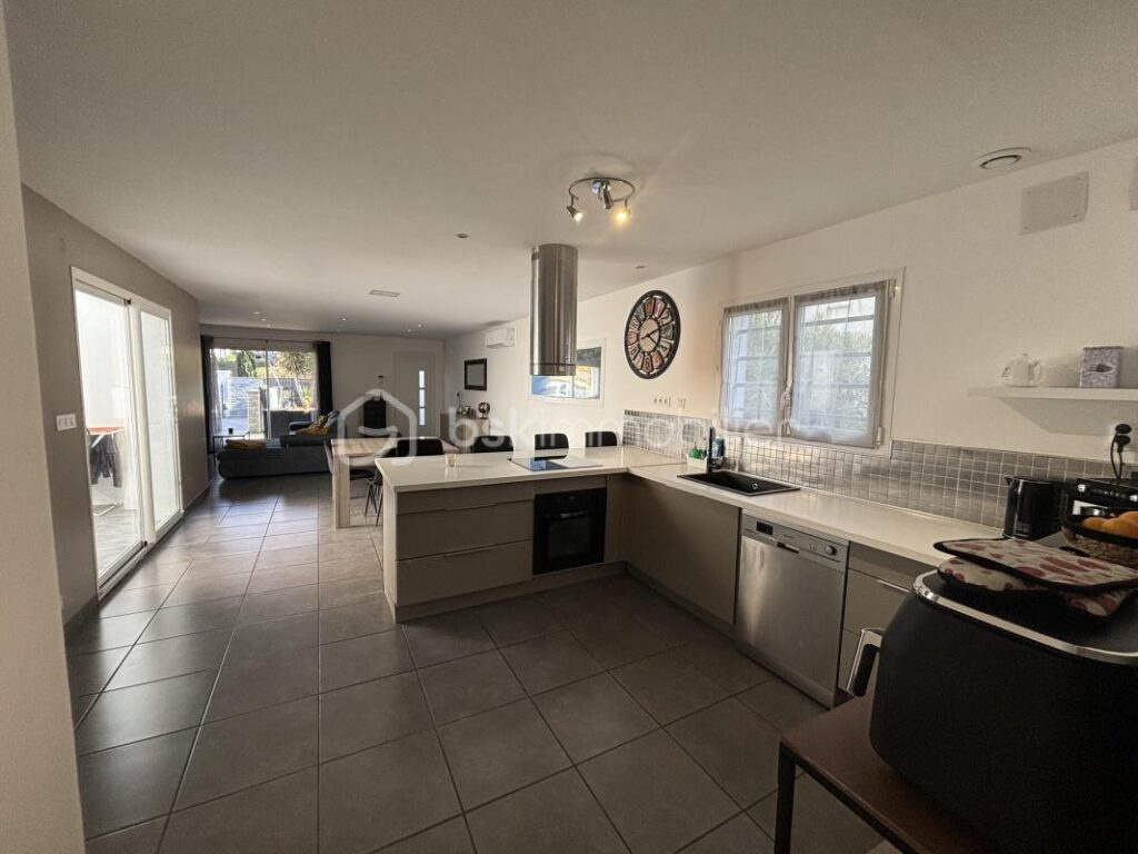 CAPISCOL – VILLA CONTEMPORAINE – 3 CHAMBRES – PISCINE – 4 pièces – 3 chambres – 130 m²