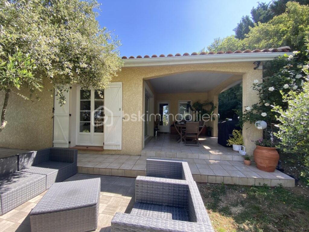 MAISON T7/T8 AVEC PISCINE ET GARAGE – 7 pièces – 5 chambres – 175 m²