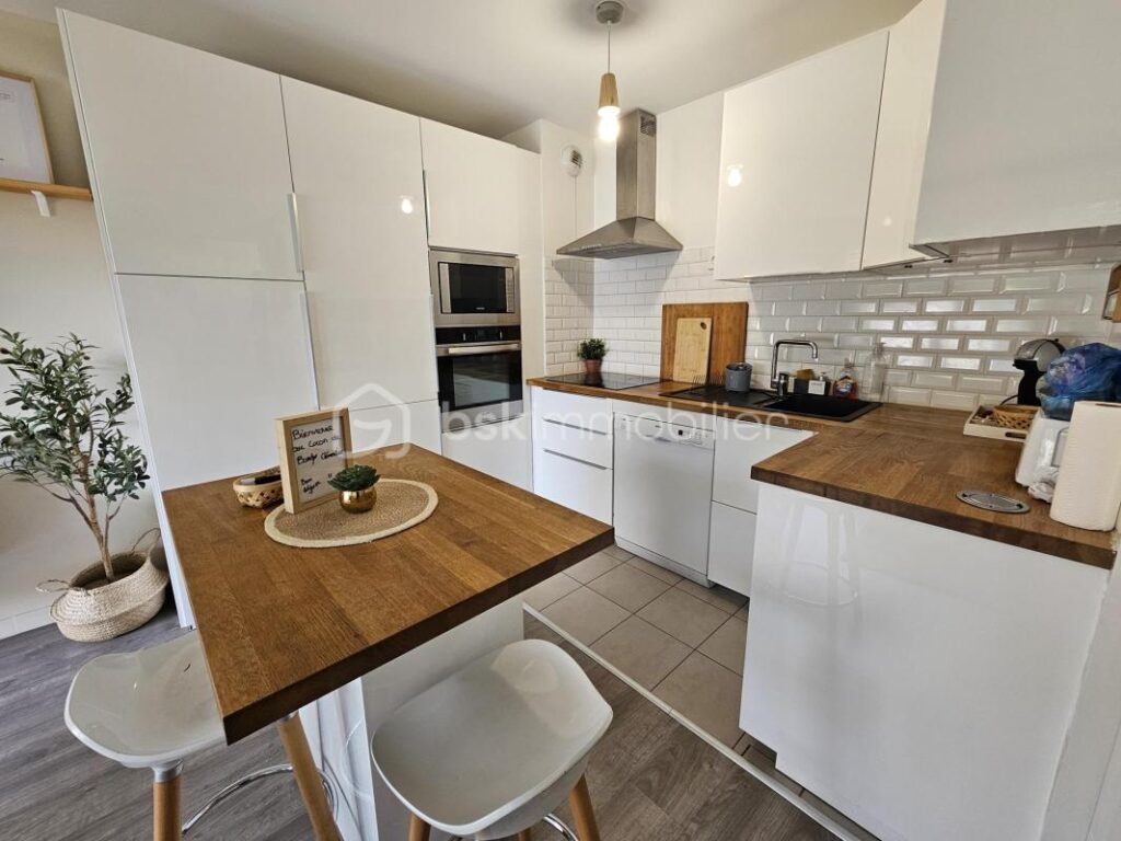 Appartement F2 44m² à 300m du RER DPE C balcon OUEST parking – 2 pièces – 1 chambre – 44 m²