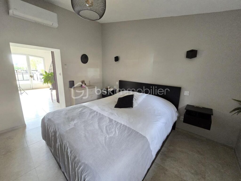 En exlusivité à Lauris jolie maison rénovée, 3 chambres, bureau, piscine – 5 pièces – 3 chambres – 140 m²