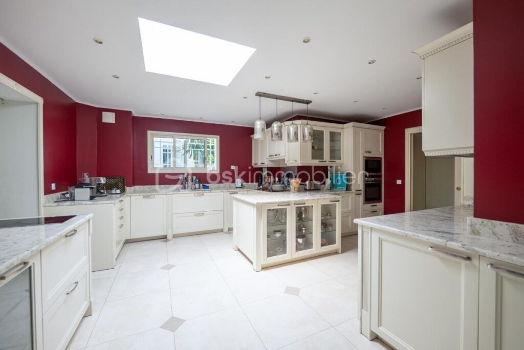 Valbonne – Villa d’exception au cœur de la nature, à pied du village – 12 pièces – 8 chambres – 518 m²