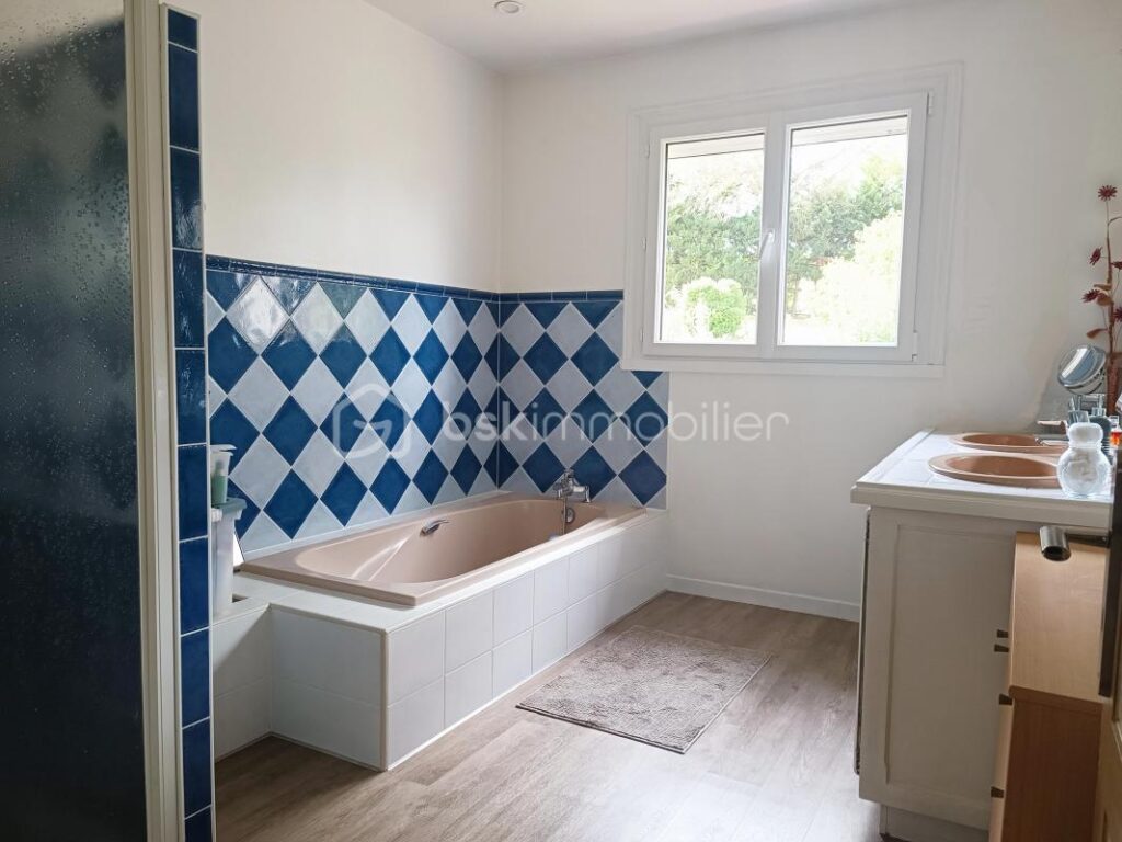 Magnifique Maison avec Vue sur Condom : Garage, Piscine et Jacuzzi – 6 pièces – 4 chambres – 190 m²