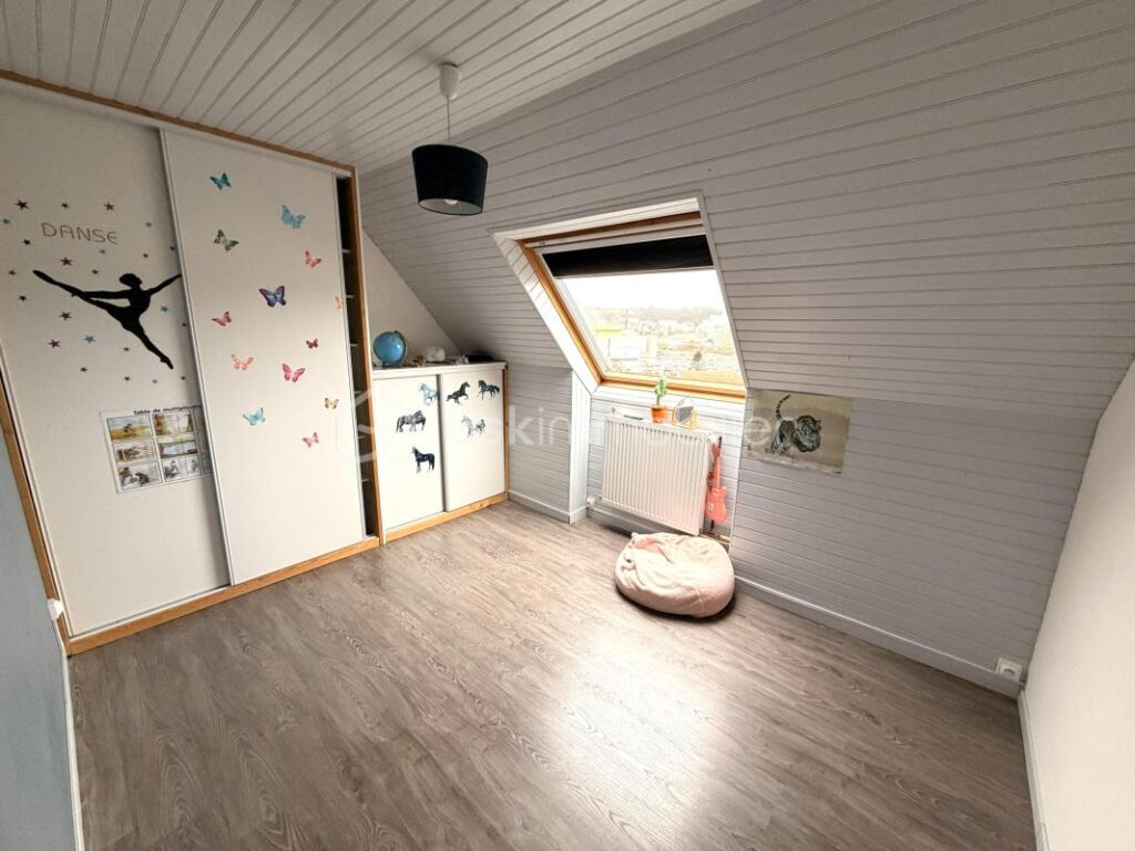 Maison semi mitoyenne avec vue dégagée à 15 min à pied de la mer – 5 pièces – 3 chambres – 119 m²