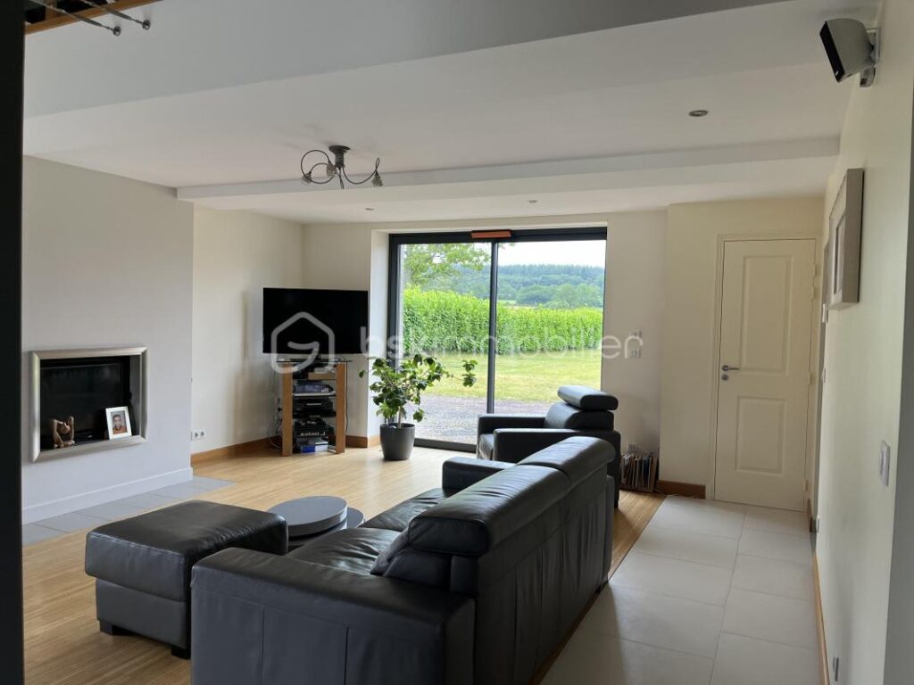 Magnifique propriété avec son exploitation équestre et 37 hectares de terrain – 7 pièces – 4 chambres – 230 m²