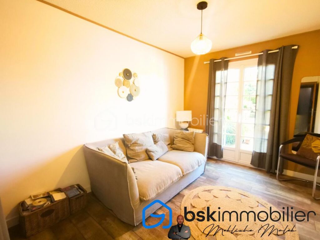 Maison d’Exception à Saint-Privat-des-Vieux – 7 pièces – 4 chambres – 175 m²