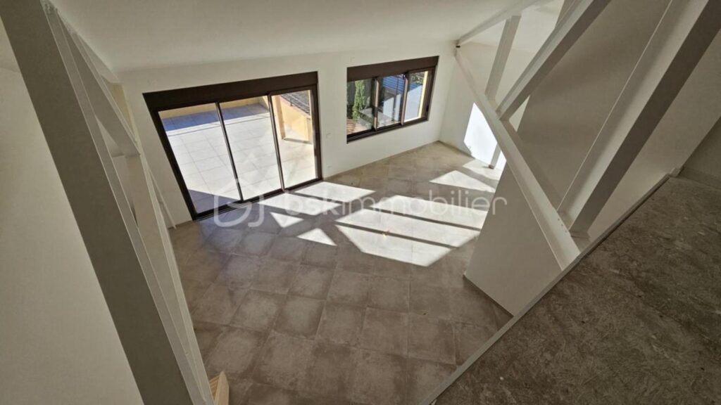 APPARTEMENT DE 79 M² AVEC TERRASSE – DRAGUIGNAN – 3 pièces – 3 chambres – 79 m²