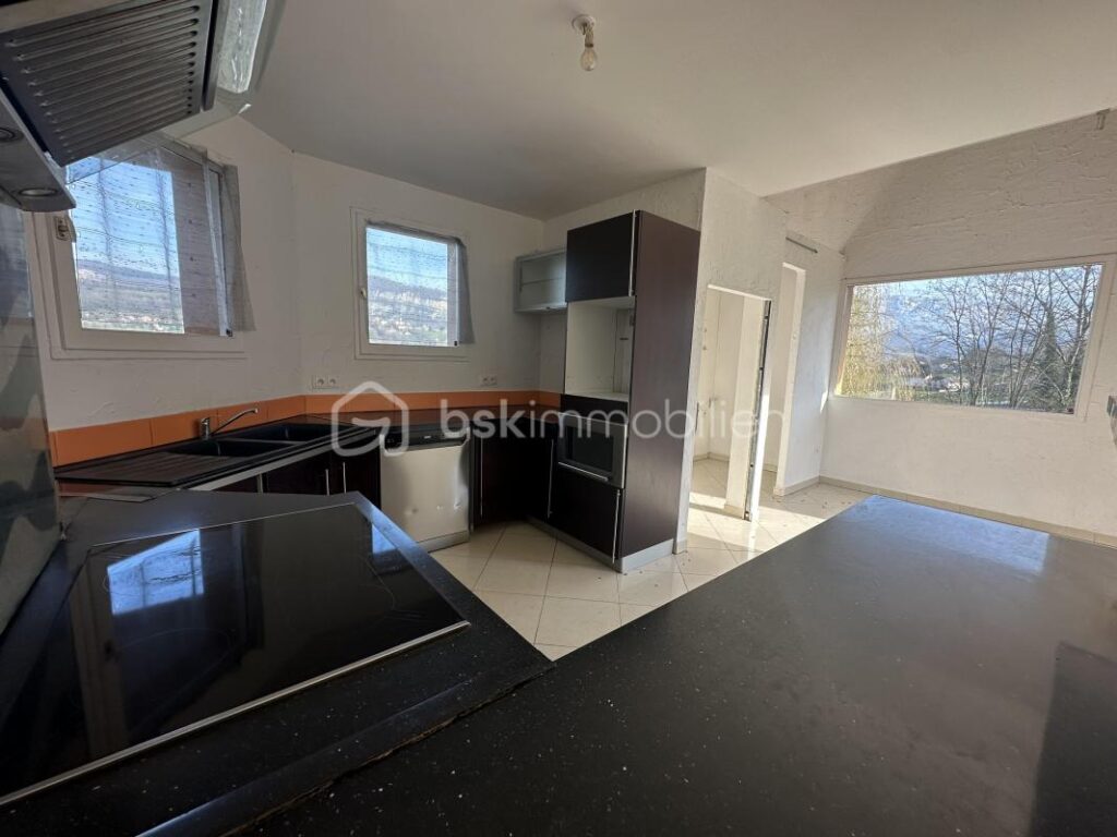 Maison individuelle à Domessin – 142,50 m² habitables – Terrain clos de 1 270 m² – 5 pièces – 3 chambres – 140 m²