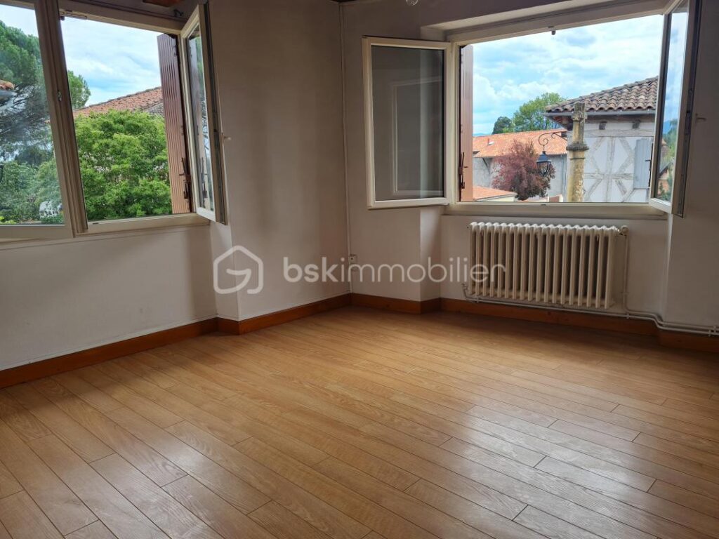 Immeuble au cœur du village – 4 pièces – NR chambres – 111 m²
