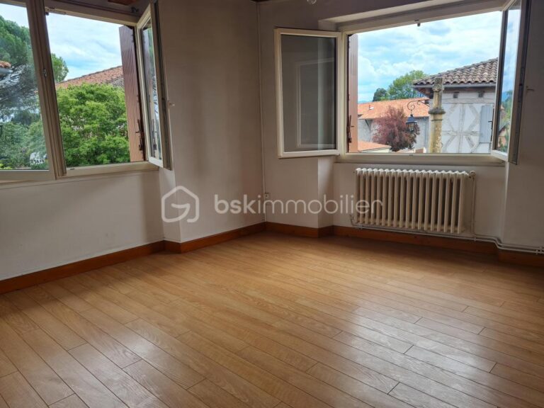 Immeuble au cœur du village – 4 pièces – NR chambres – 111 m²