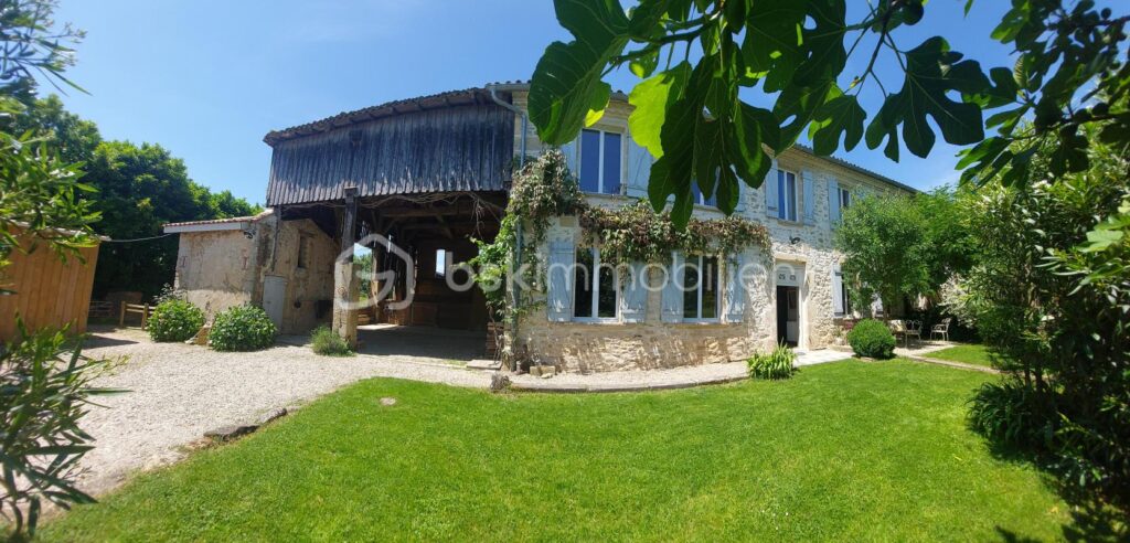 Maison 242m2 avec installations équestre, terrain 8000m2 – 7 pièces – 4 chambres – 242 m²