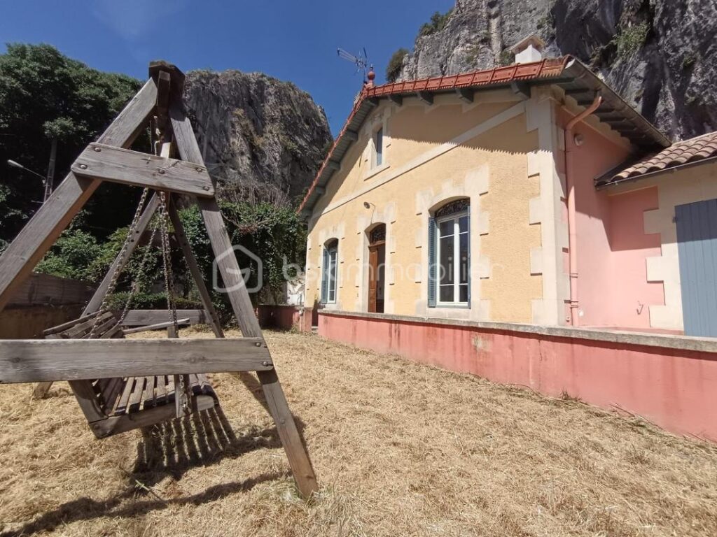 Maison Bourgeoise 140m2 plain pied à flanc de la colline Saint Jacques – 6 pièces – 4 chambres – 140 m²