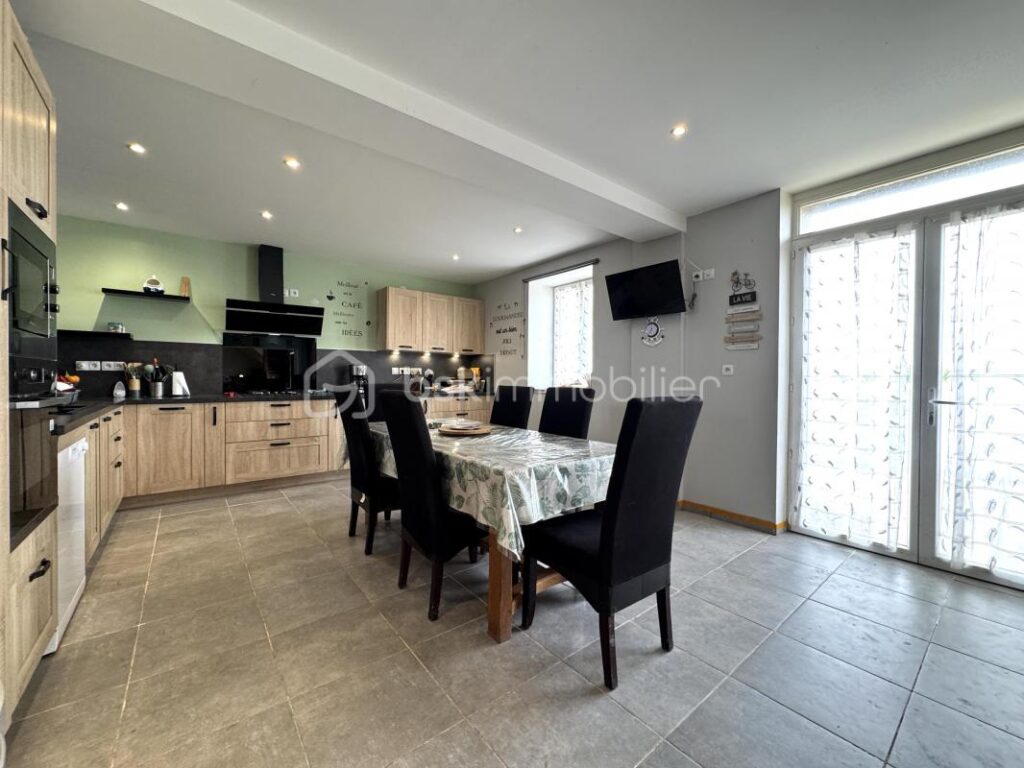 À vendre Authentique longère rénovée avec dépendances et grand terrain Saint-Gengoulph (proche Gandelu, 02) – 8 pièces – 5 chambres – 200 m²