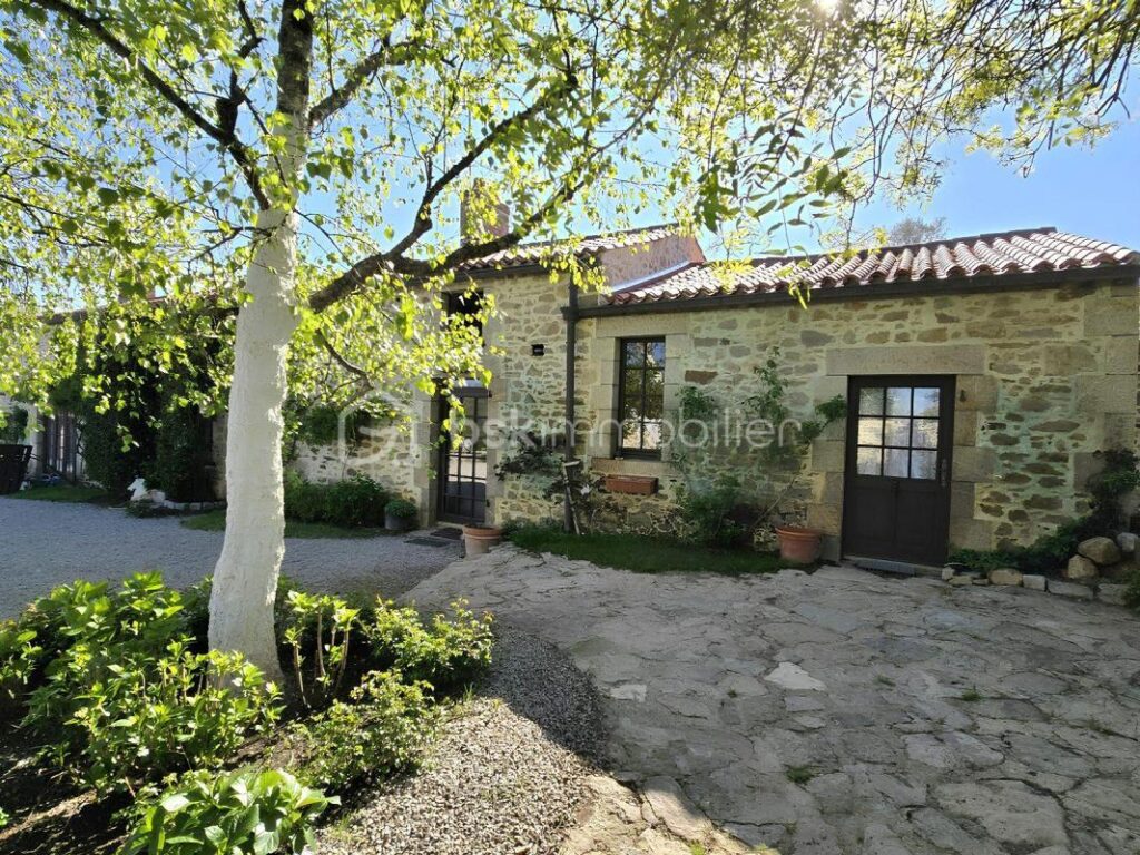 MAGNIFIQUE LOGIS ÉQUESTRE – 7 pièces – 4 chambres – 200 m²