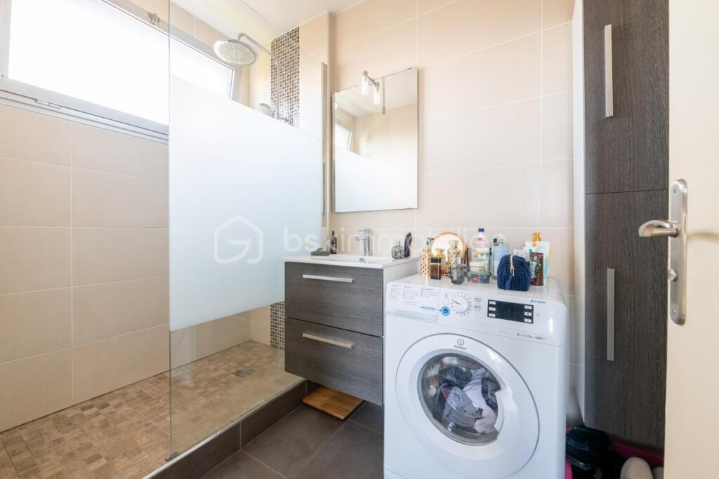 Appartement lumineux situé au 4ème étage sur 4 avec ascenseur dans copropriété entretenue et sécurisée ! – 2 pièces – 1 chambre – 41 m²