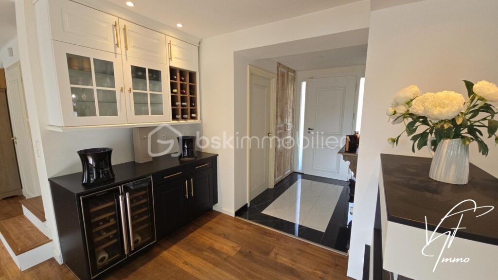 A vendre : Maison d’Architecte, studio indépendant, Piscine, au Beausset, Var – 6 pièces – 5 chambres – 200 m²