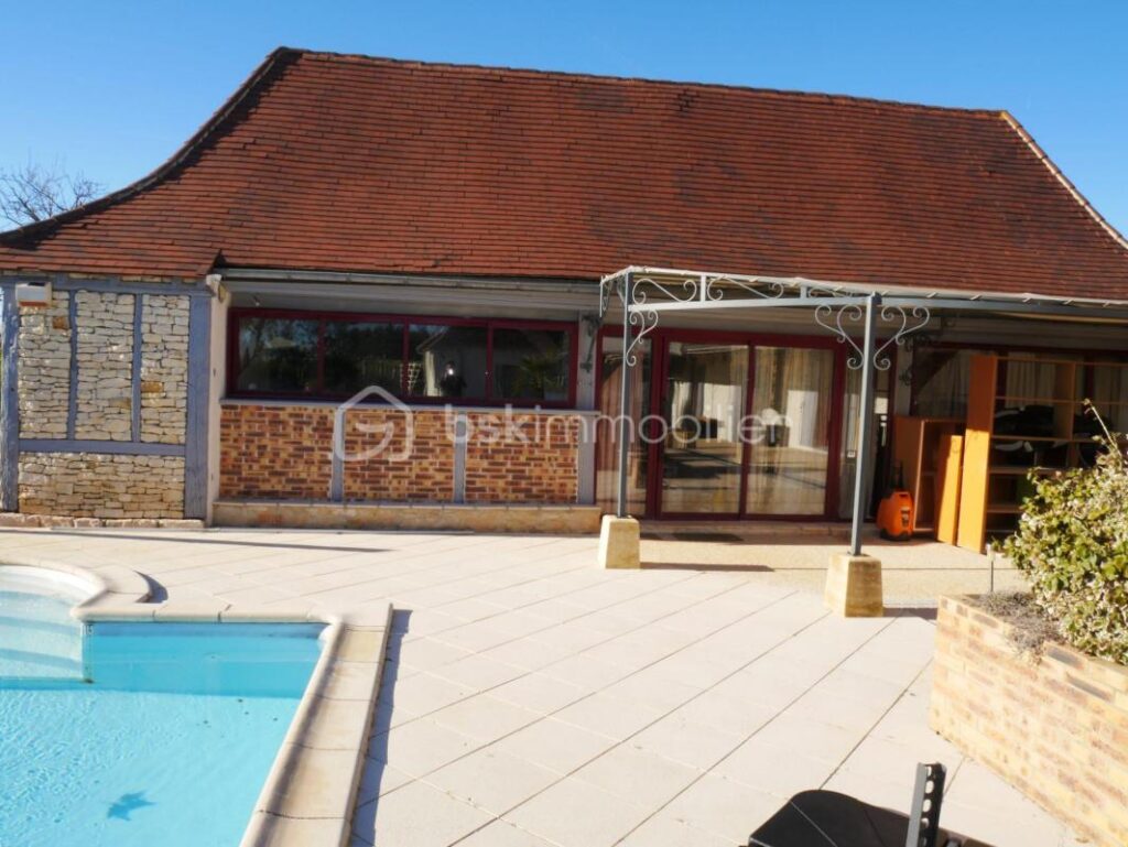 ANCIENNE FERME RÉNOVÉE – 7 pièces – 5 chambres – 316 m²