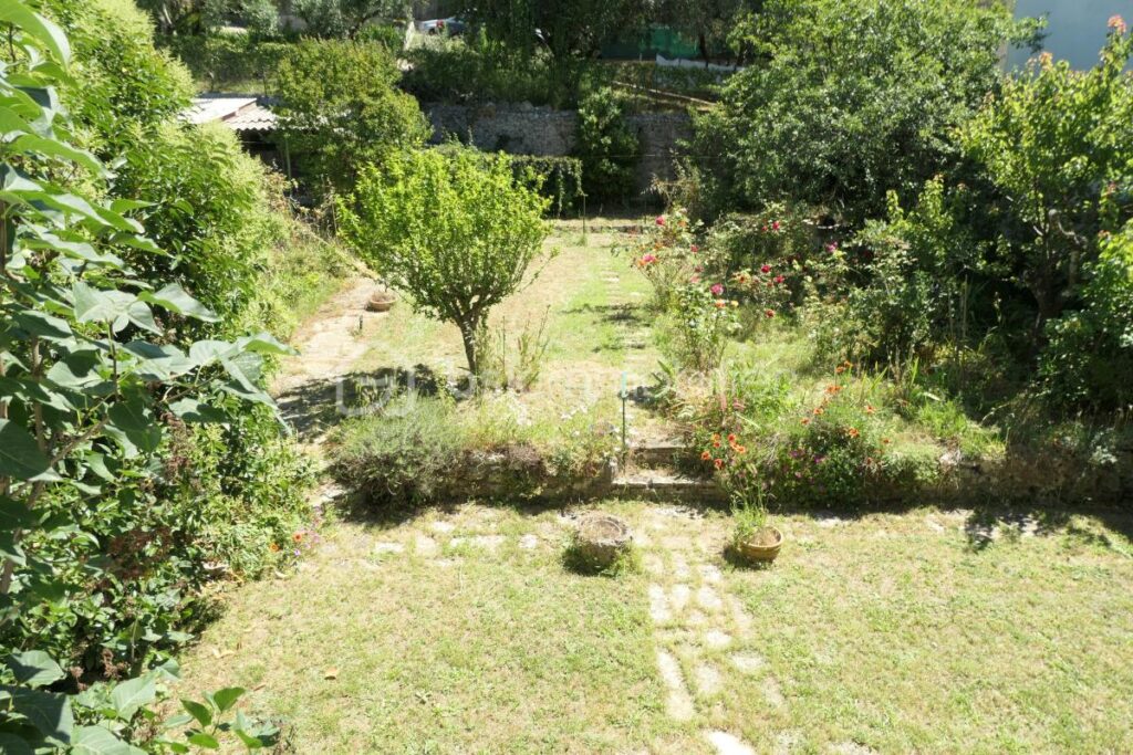 Maison de maître avec Jardin sans vis à vis proche centre ville, commodités et transports ! – 5 pièces – 3 chambres – 99 m²