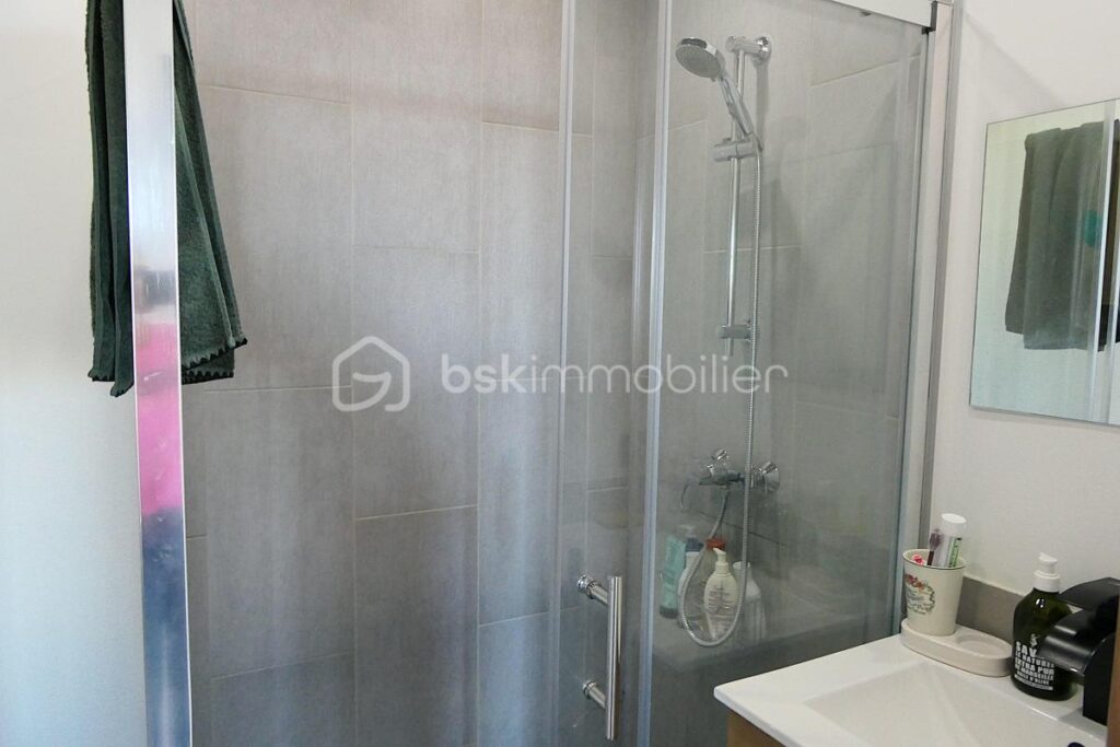 APPARTEMENT 2 chambres, Balcons dans toutes les pièces, Vue dégagée et imprenable, proche des commodités et transports ! – 3 pièces – 2 chambres – 65 m²