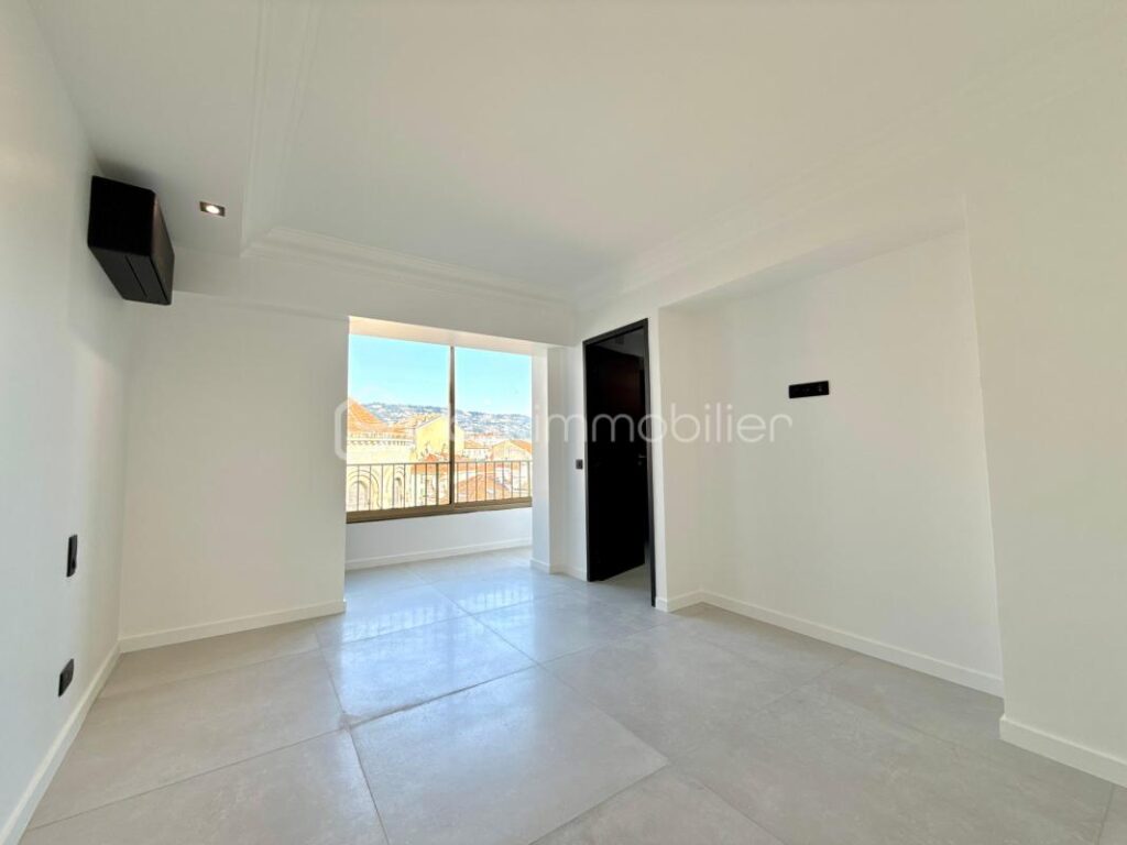 CANNES CROISETTE – APPARTEMENT 2 PIECES – 53M² – TERRASSE 12M² – VUE MER ET PALAIS DES FESTIVALS – PARKING – 2 pièces – 1 chambre – 49 m²