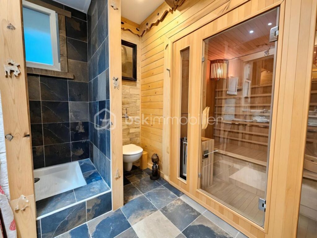 À Vendre : Haut de Chalet à Colmars – Charme et Confort en Montagne – 4 pièces – 3 chambres – 128 m²