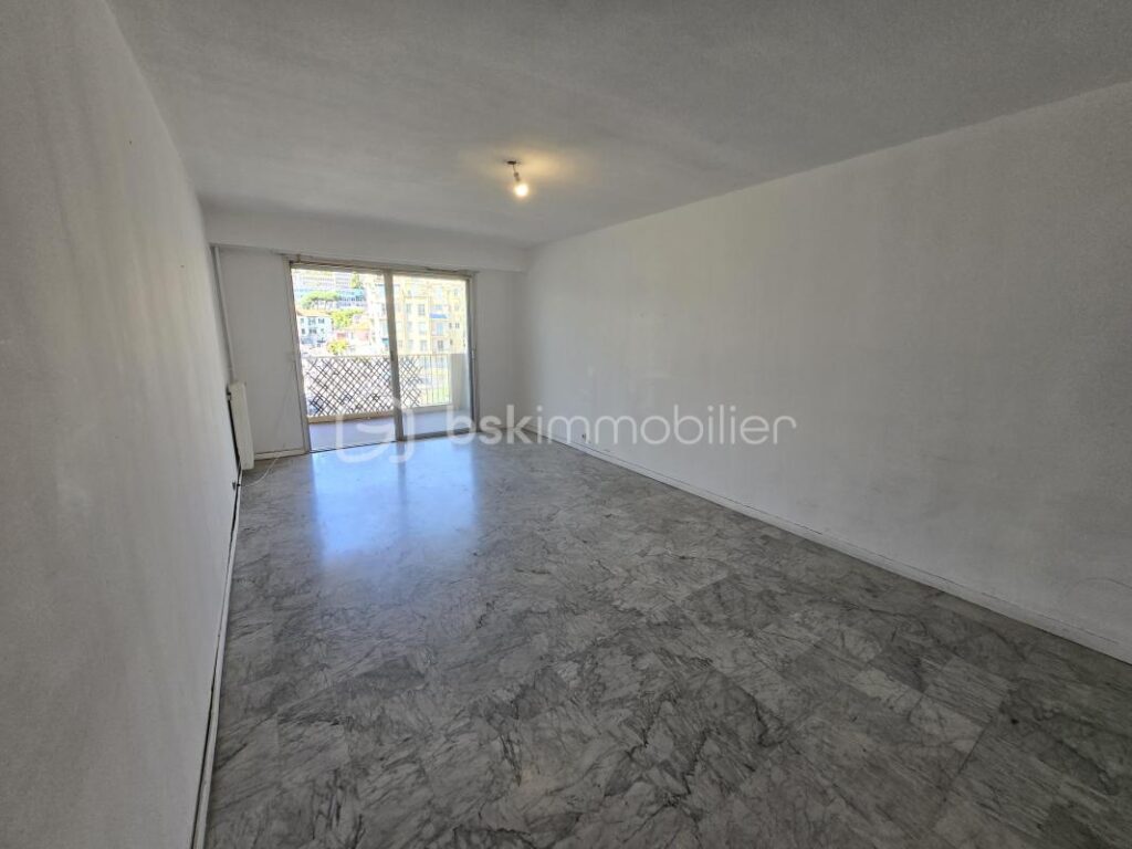 Baisse de prix 313950€ Appartement lumineux avec double balcon et vue mer en cœur urbain – 2 pièces – 1 chambre – 55 m²