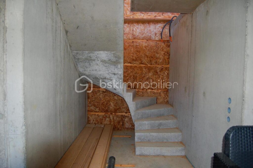 En exclusivité SUPERBE CHALET EN COURS DE CONSTRUCTION – MANIGOD – 8 pièces – 4 chambres – 150 m²