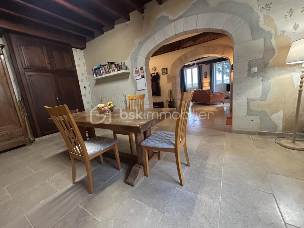 Belle maison en pierres, Dépendances –garage–3 ha 82 – 8 pièces – 6 chambres – 250 m²