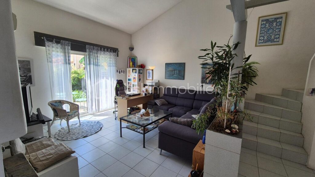 A VENDRE MAISON 3 FACES DE 131M² SUR TERRAIN DE 336M² A CERET – TROIS CHAMBRES – GARAGE – CLIMATISATION REVERSIBLE – VUE SUR LE VALLESPIR – AUCUN VIS A VIS – GARAGE – 6 pièces – 3 chambres – 131 m²