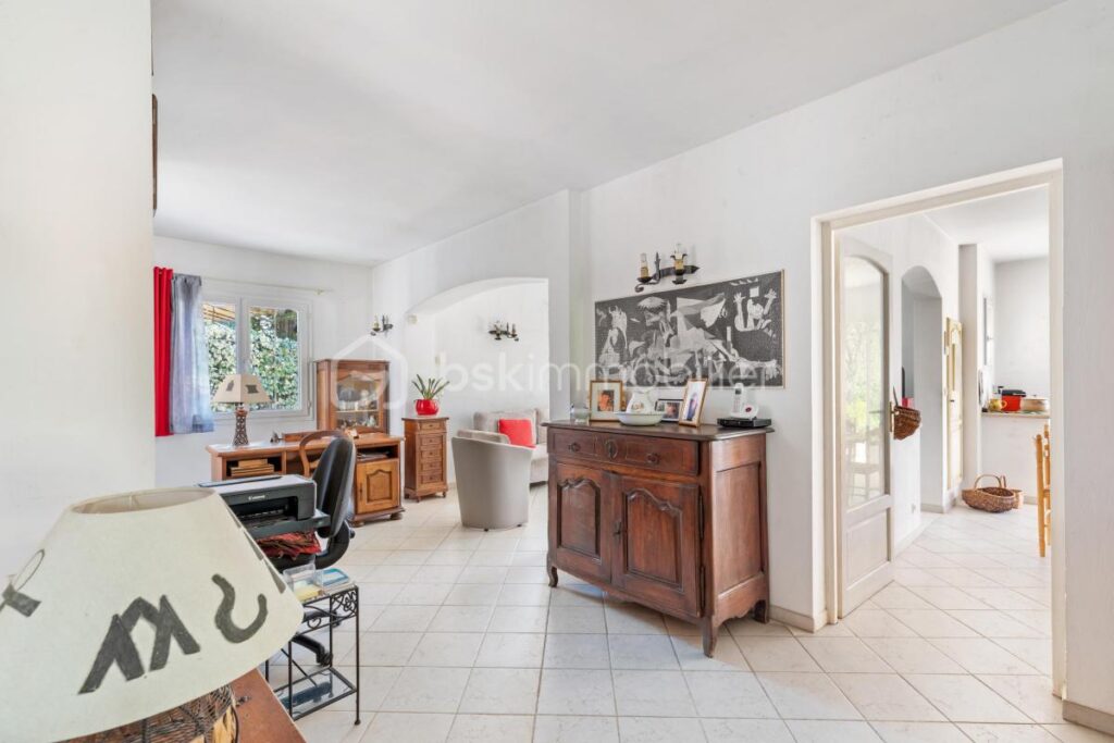 LA COLLE-SUR-LOUP – QUARTIER MONTFORT – VILLA 5 PIECES AVEC VUE DÉGAGÉE ET GRAND TERRAIN PISCINABLE – 5 pièces – 4 chambres – 167 m²