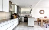 APPARTEMENT 3 PIECES AVEC GRANDE TERRASSE – RESIDENCE LA PINEDE – 3 pièces – 2 chambres – 66 m²
