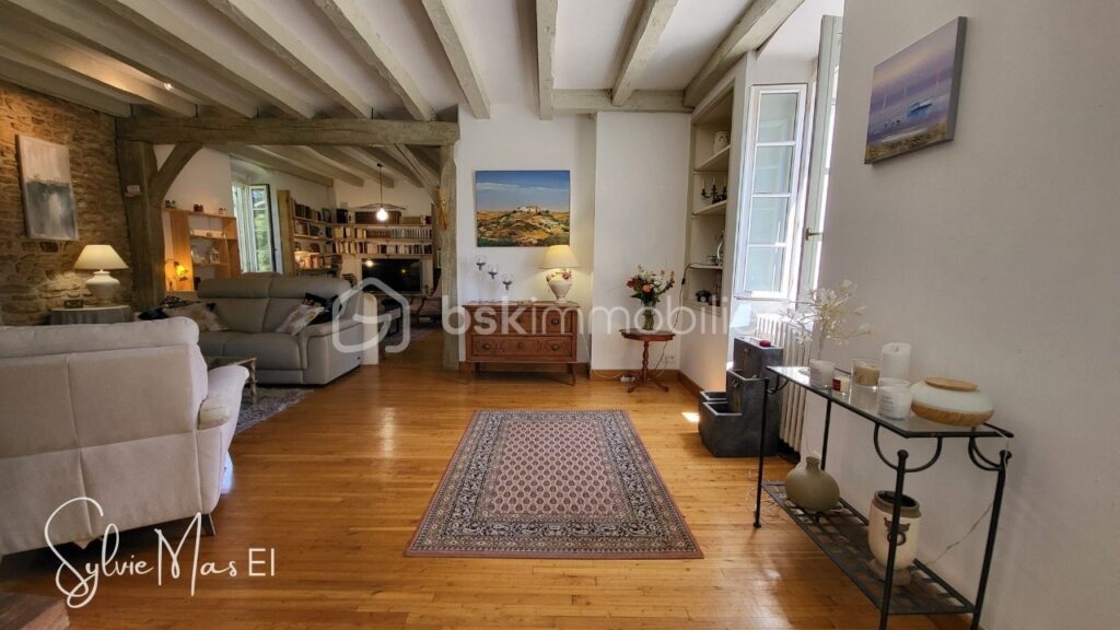 Maison et gîte 15 pièces – 2 piscines Parc arboré – 15 pièces – 9 chambres – 520 m²