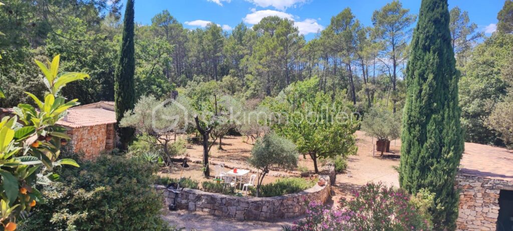 propriete athypique touristique – 4 pièces – 3 chambres – 215 m²