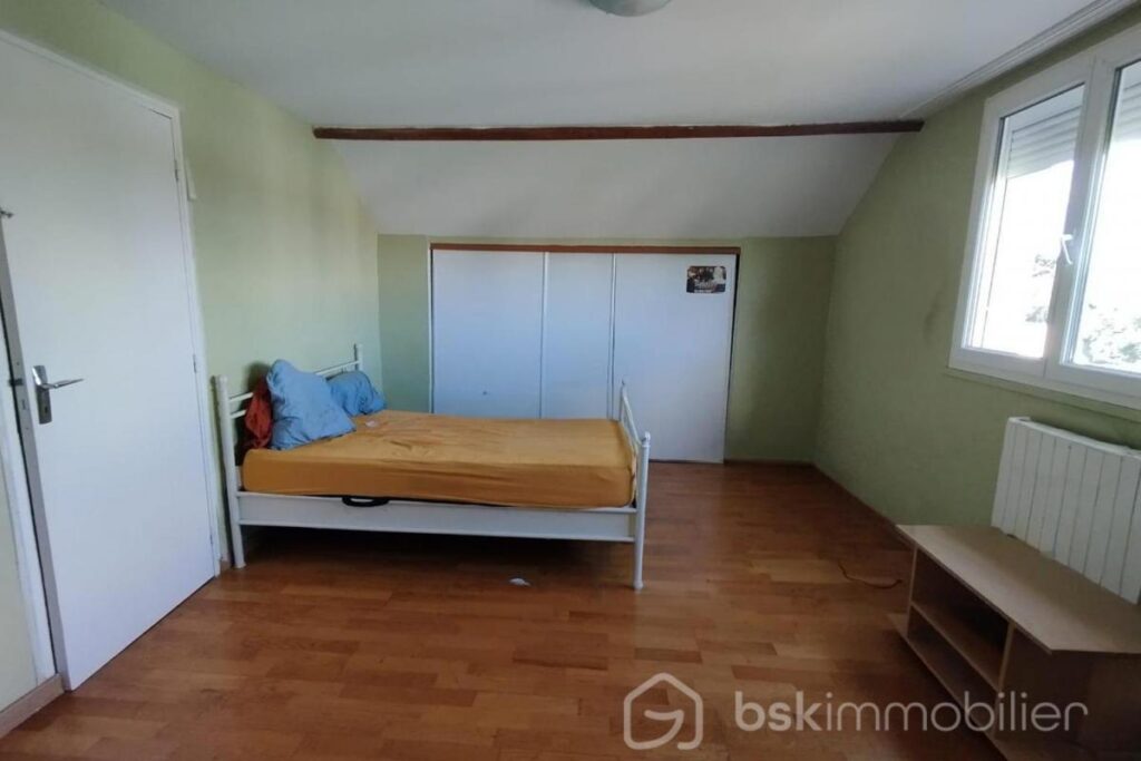 Maison avec terrains divisibles – 6 pièces – 4 chambres – 134 m²