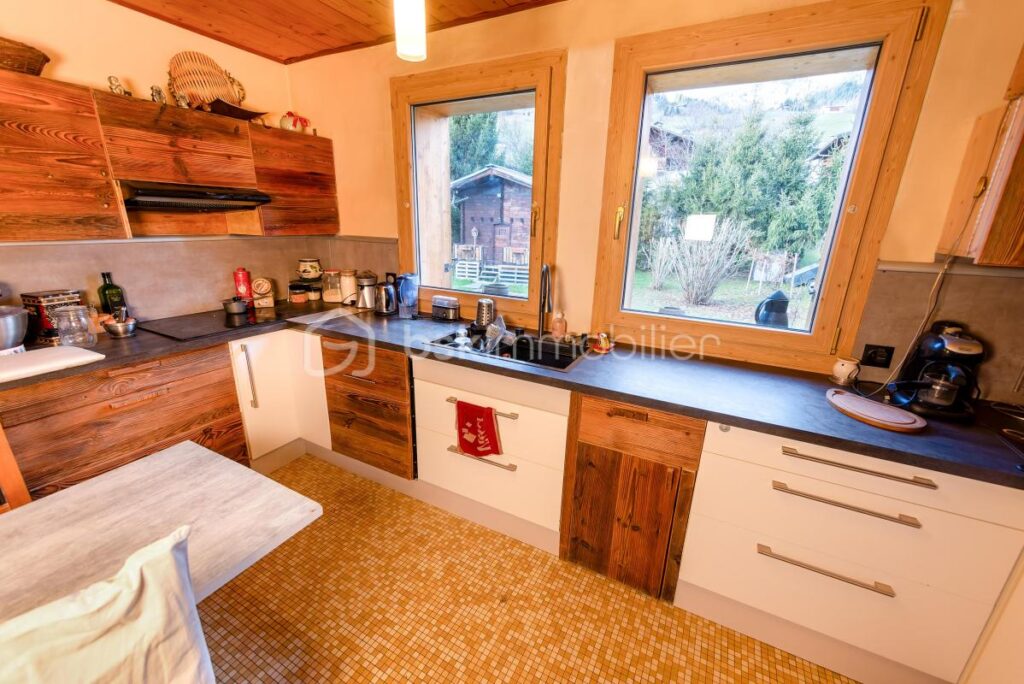 Grand chalet au pied des pistes – 9 pièces – 5 chambres – 255 m²