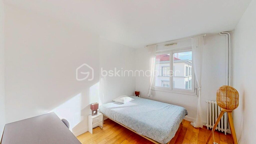 BAYONNE PLEIN CENTRE – Beau T4 traversant – 102m2 – vue dégagée – cave – 4 pièces – 3 chambres – 102 m²