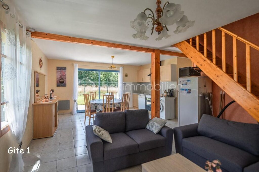 ENSEMBLE IMMOBILIER DE CHARME – 2 MAISONS FAMILIALES + 2 GÎTES – VUE PYRÉNÉES – TERRAIN 4500m² – 10 MIN de LOURDES – 16 pièces – 12 chambres – 410 m²