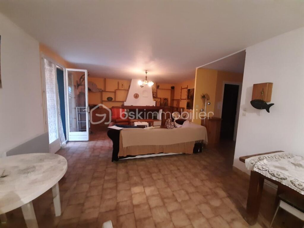 🌿 Maison de plain-pied en Provence – Vue Luberon, 6 000 m² de terrain, piscine 🏡☀️ – 4 pièces – 3 chambres – 89 m²