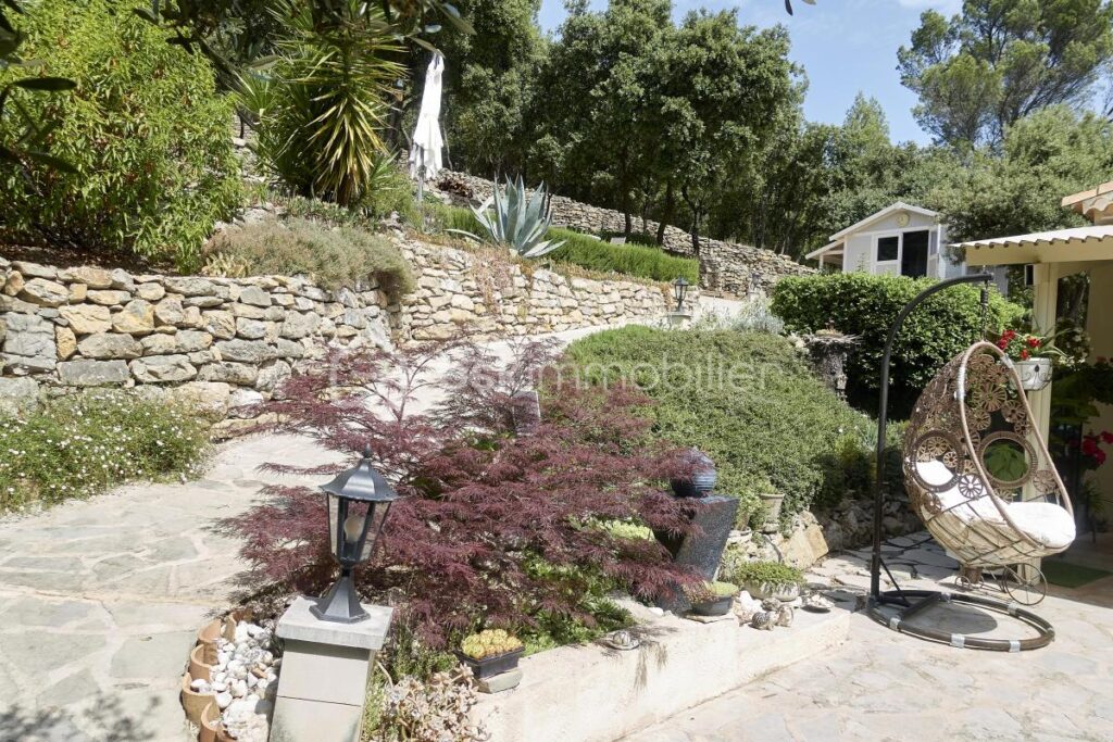 Magnifique villa provençale au cœur d’un écrin de verdure – 7 pièces – 4 chambres – 158 m²