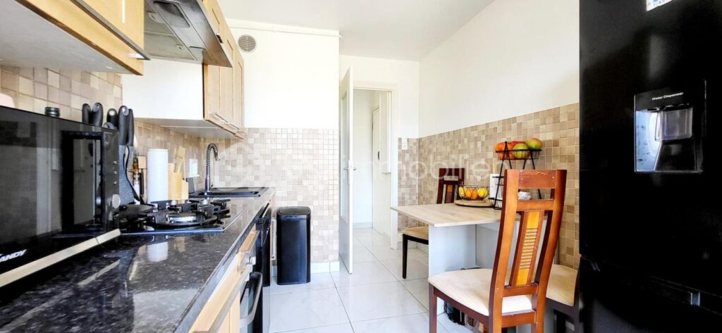 Appartement traversant avec balcon et vue dégagée – 3 pièces – 2 chambres – 54 m²