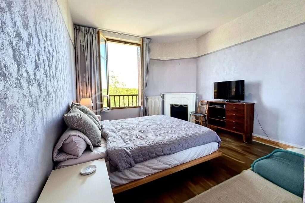 Maison 7 pièces de170m² à CHARTRETTES (77590) – 7 pièces – 6 chambres – 170 m²