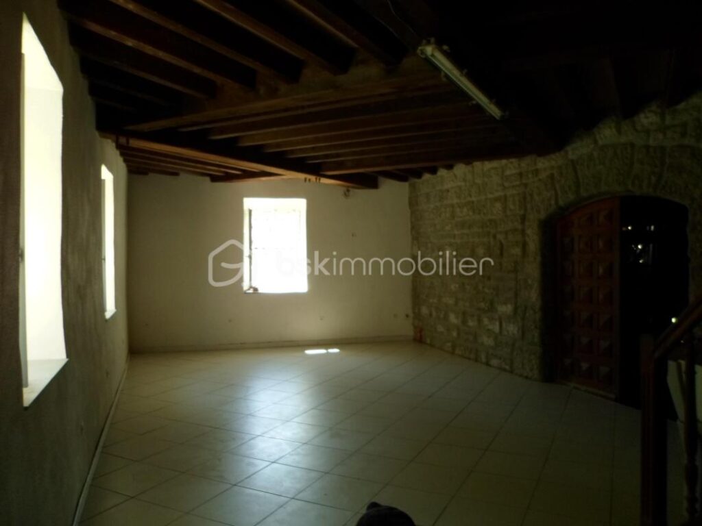 Authentique Corps de Ferme du 18ème Siècle et Terrain de 2,3 Hectares – 13 pièces – 6 chambres – 600 m²