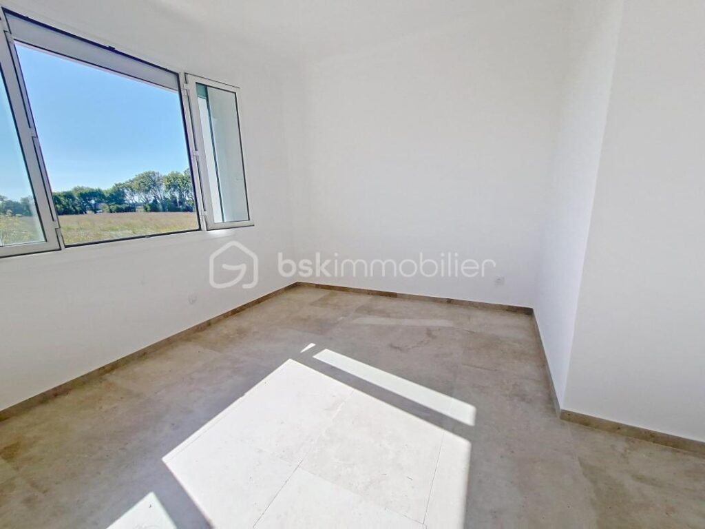 *** LA FARE LES OLIVIERS – 100 m2- 3 ch – AU CALME *** – 4 pièces – 3 chambres – 114 m²