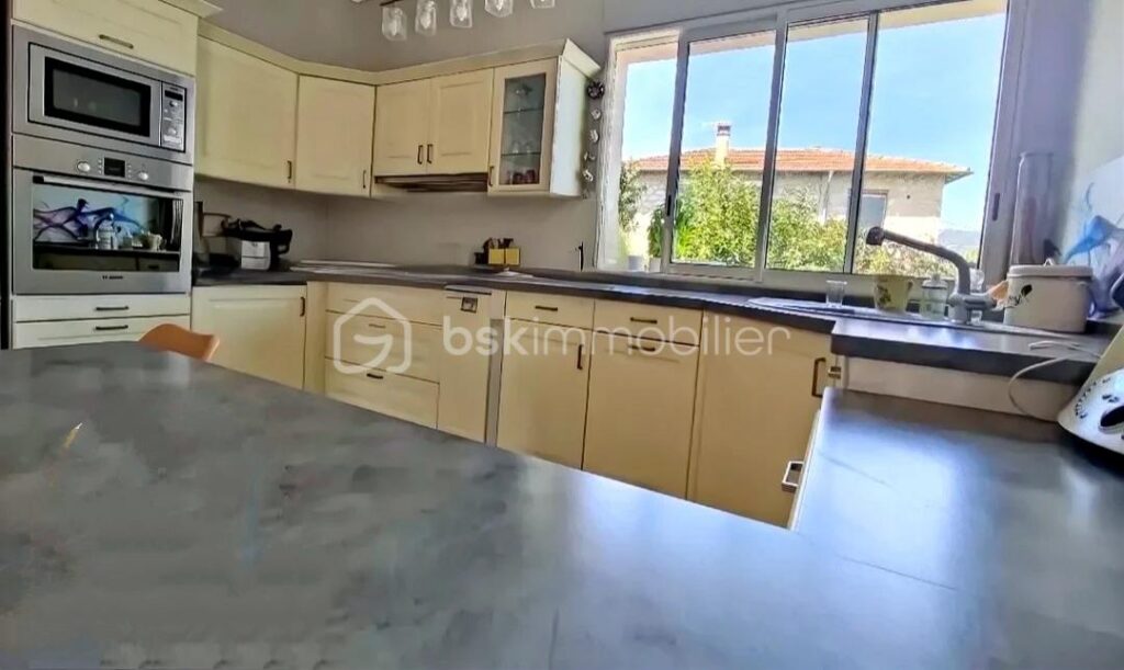 Villa 155 m² divisible en 2 appartements – Jardin, spa-jacuzzi, garage – La Colle-sur-Loup – 5 pièces – 4 chambres – 155 m²