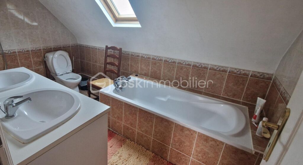 Coup de Cœur à Ervauville : Longère avec Piscine, Studio, et Vue Exceptionnelle – Idéal Famille ou Gîte – 10 pièces – 6 chambres – 173 m²