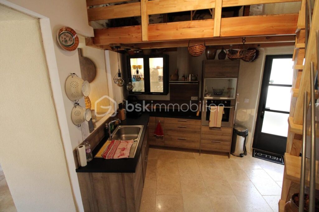 Maison de village en bord de rivière – 9 pièces – 3 chambres – 150 m²